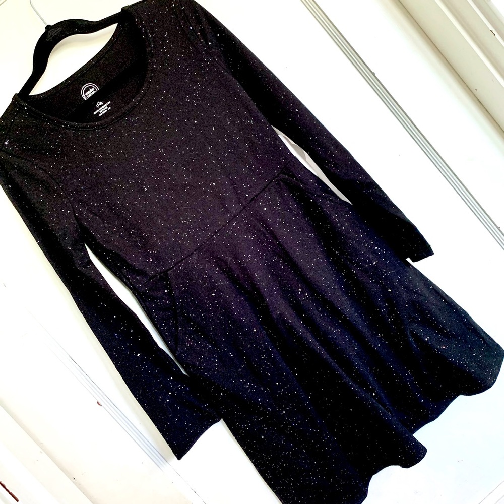 🌈6/$10 NWT Sparkly Black Dress